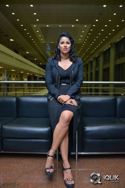 Shraavya-Reddy-at-Rogue-Movie-Trailer-Launch